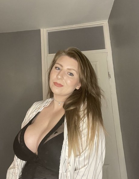 Daisy Beth xxx star image