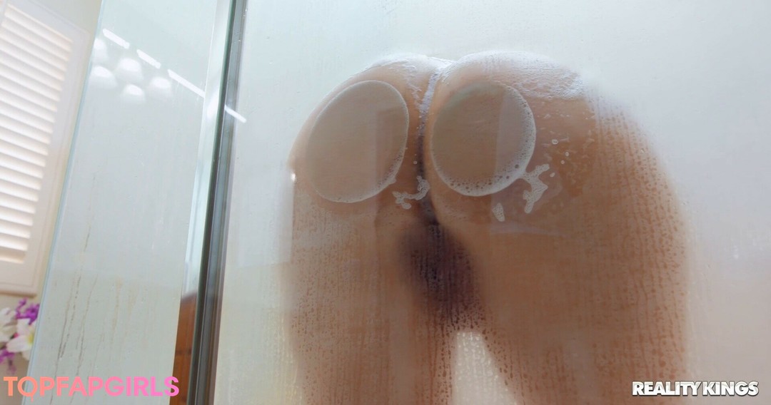 Cleo Clementine nude model picture