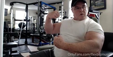 flexbigmuscle naked actress pic