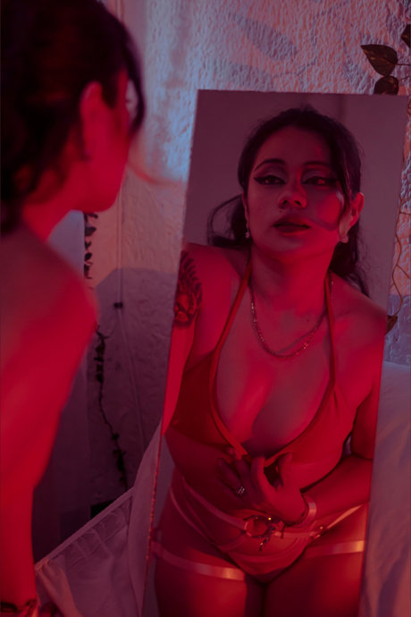 Genesis sarabia model art img