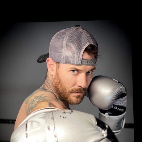 Aaron Hummer best actress img