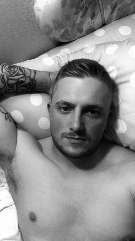 Nath93 model erotic image