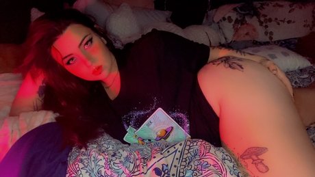 SMOLL GOTH GF nice model image