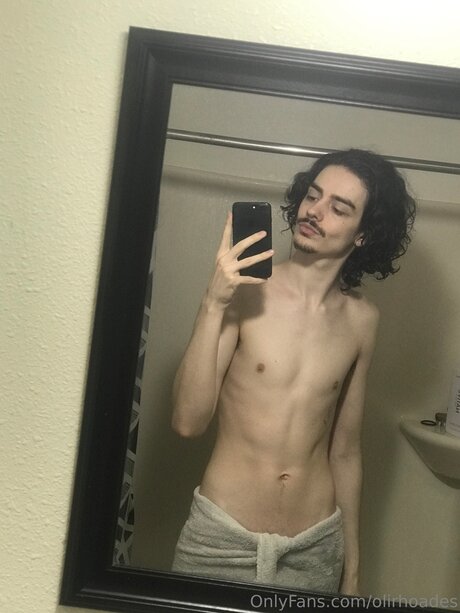 Oli Rhoades hot model photo