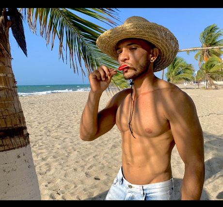 Lino Paz free model gallery