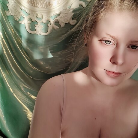 Otterthotcos star erotic photos