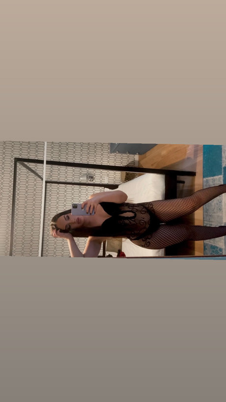 Alba Brunette for VIP hd star image