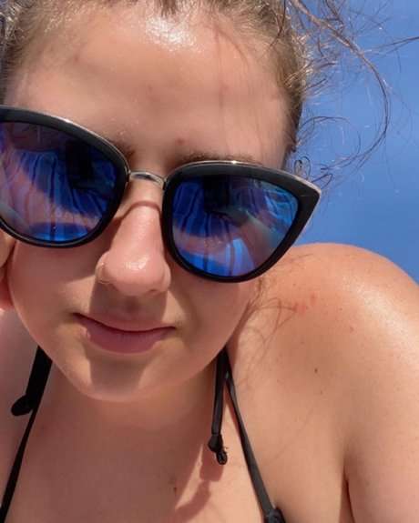 ur dreamgirl model exclusive pictures