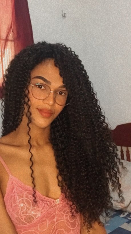 Paola Eduarda star art picture