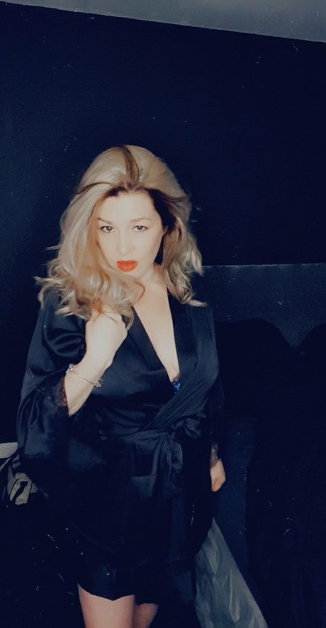 Excuseme miss perfect model picture