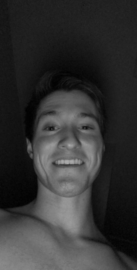 Phoenix Davis star adult pics