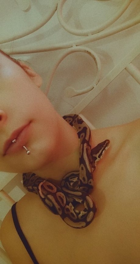 Daddy s Little Witch star sexy images