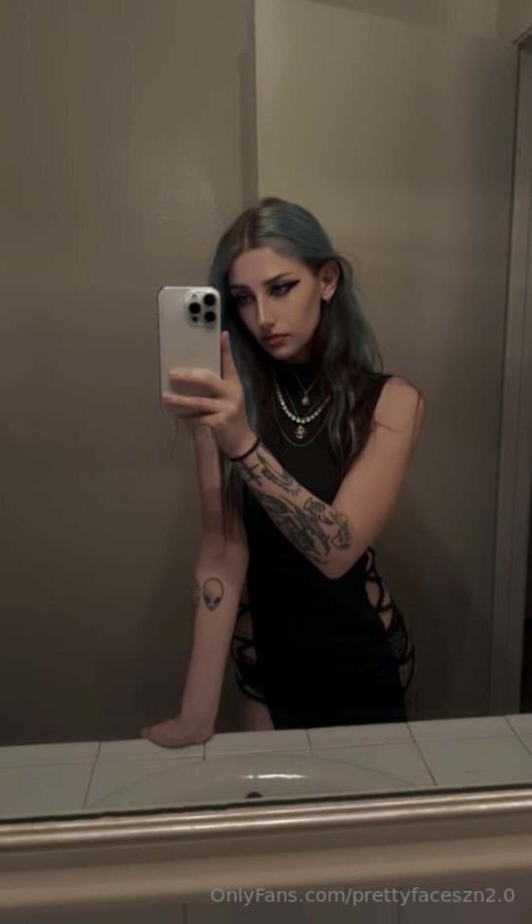 PrettyFaceSzn Naomi Nash pretty star picture