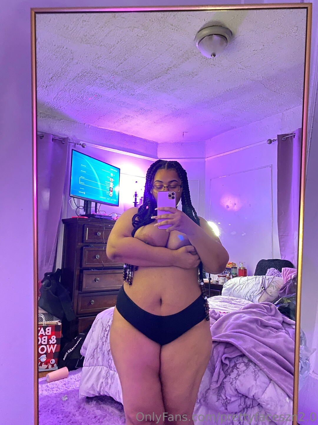 PrettyFaceSzn Naomi Nash erotic star photo