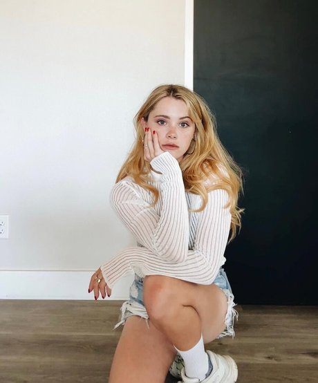 Violet Brinson star art image