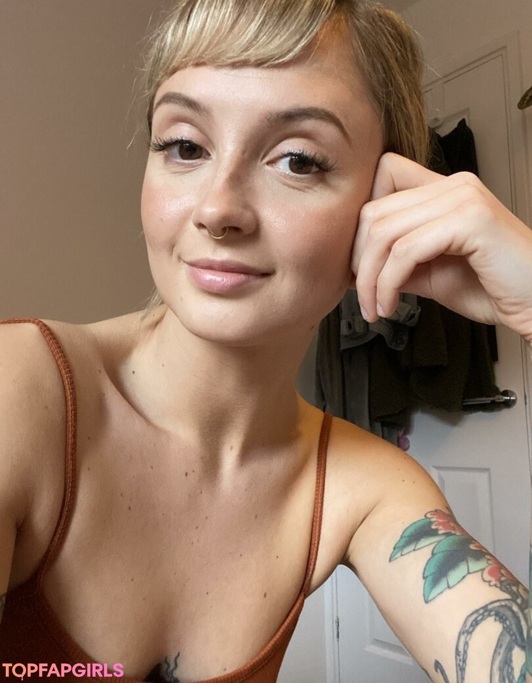 Daisy Lane hot star image