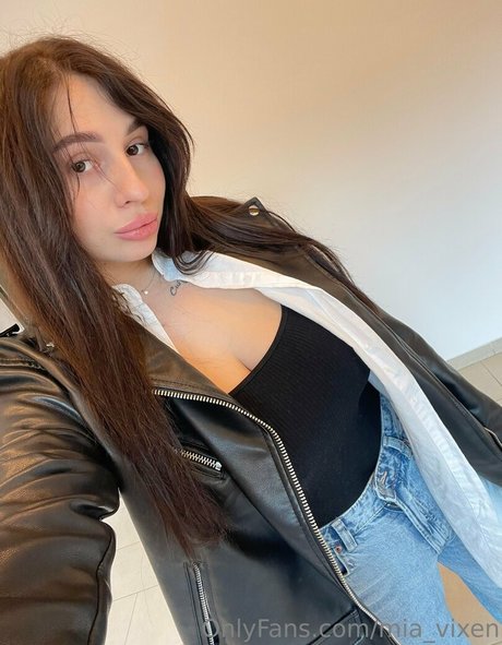 mia vixen perfect model images