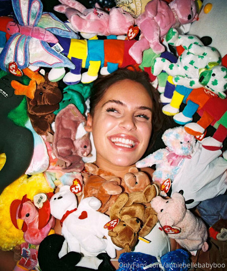 stormthrax pretty actress pic