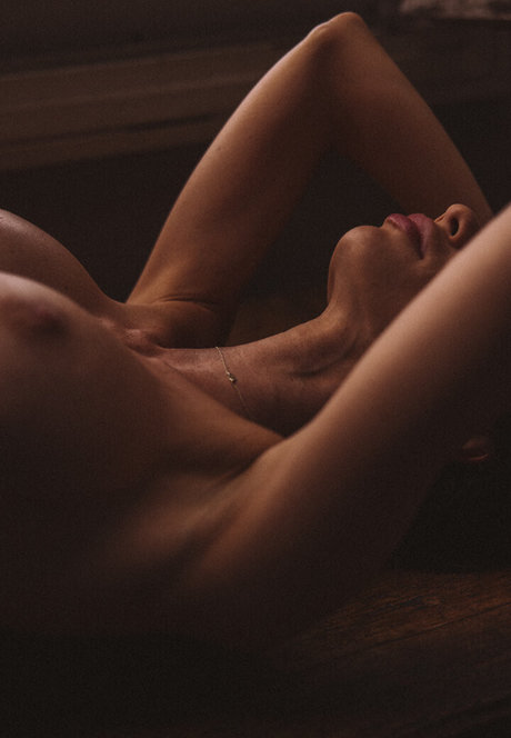 Budai Brigi model nude pics