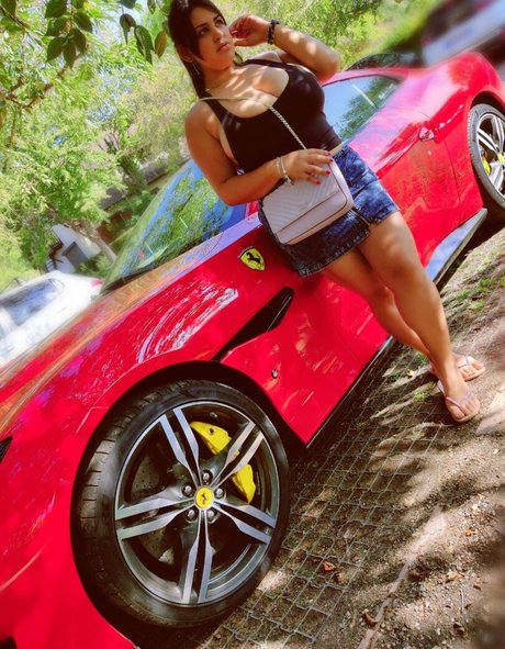 Jennifer Busty Latina model free image