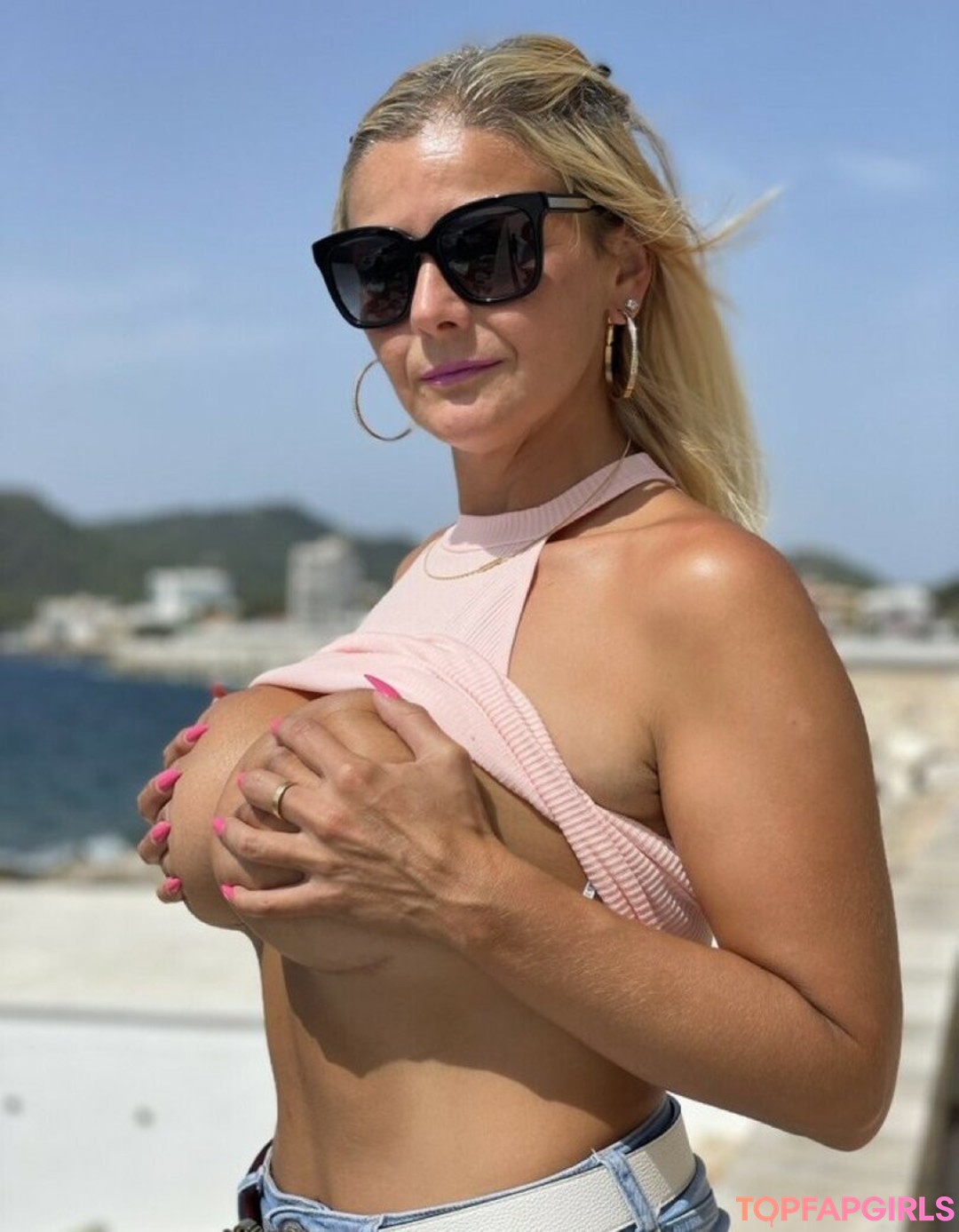 Lady Dina sexy pornstar photos
