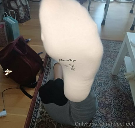 hope feet nudes model pics