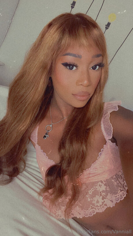 vanniallfree model art pics