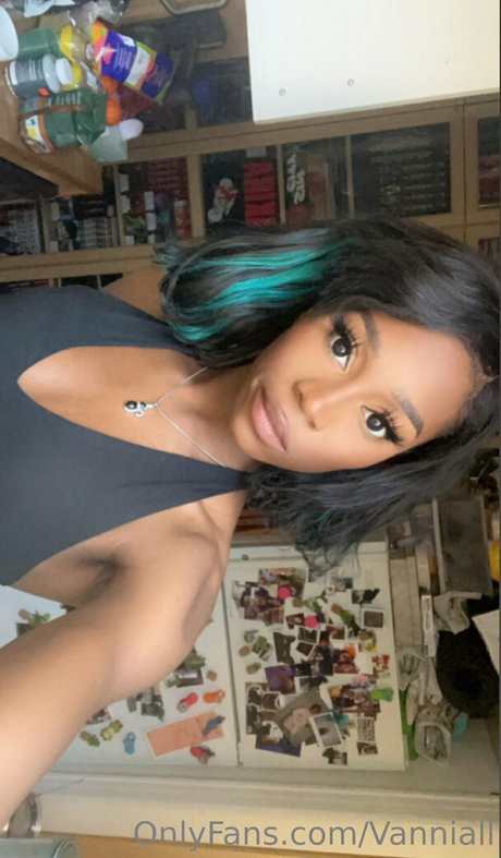 vanniallfree model hot image