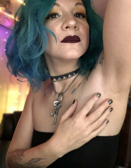 anervoussole xo hot actress pics