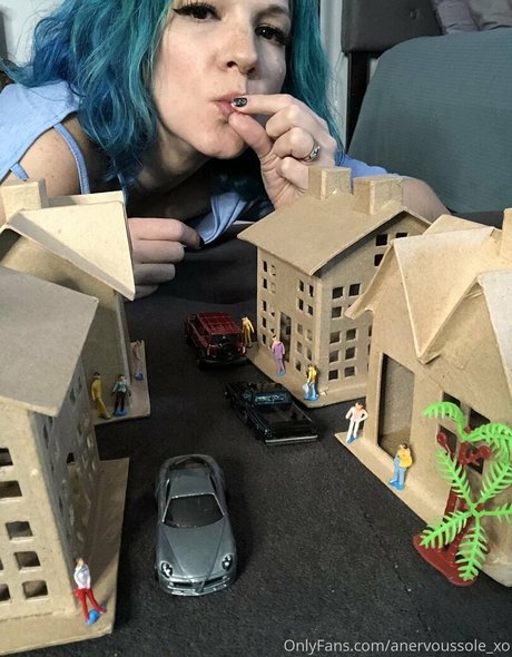 anervoussole xo nice actress photos