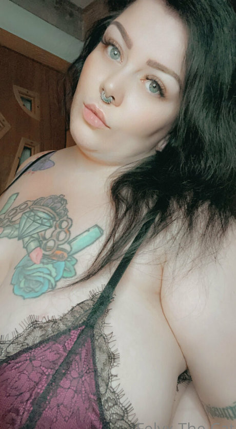 felyxfree model nude picture