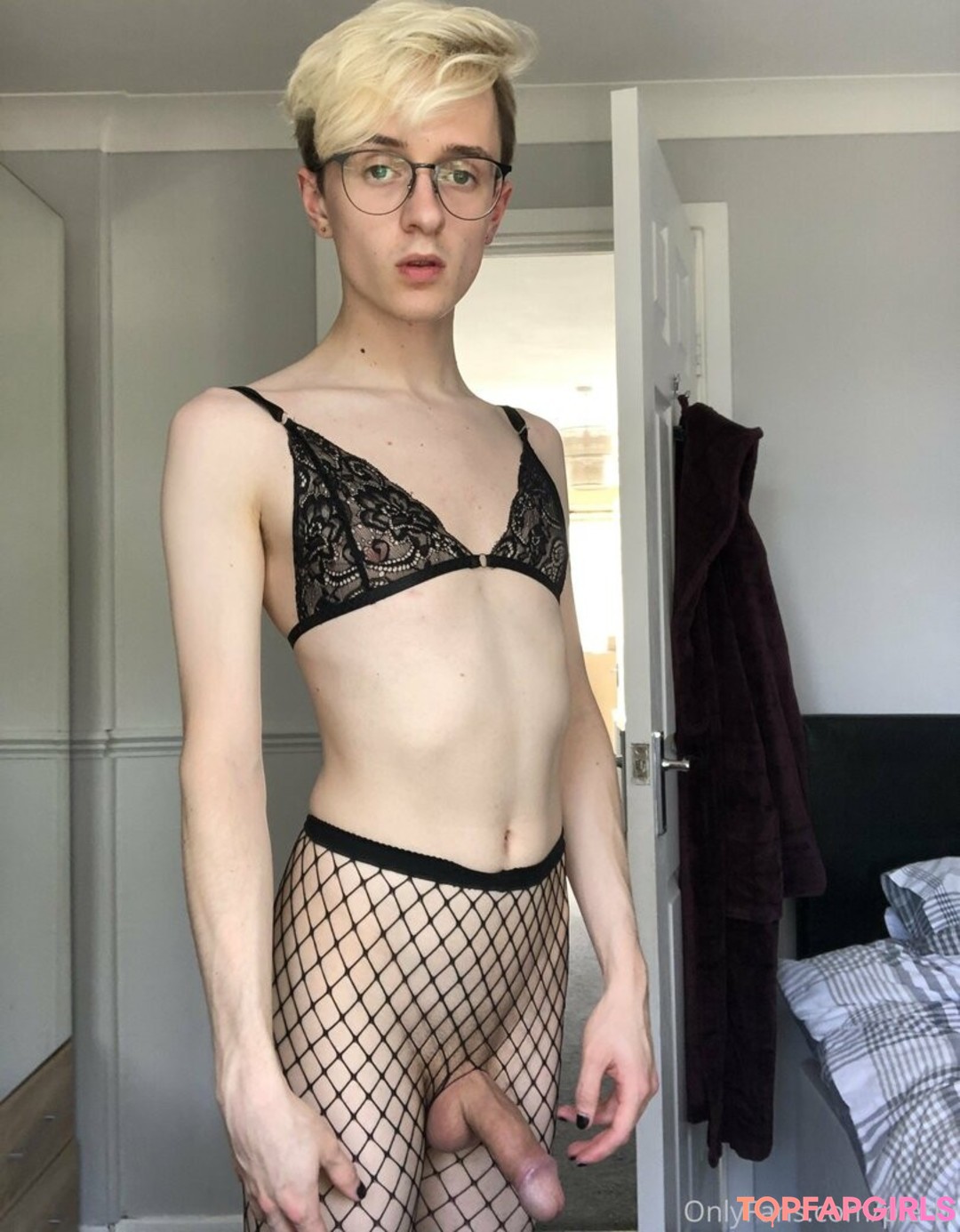 nude outdoor onlyfans top image