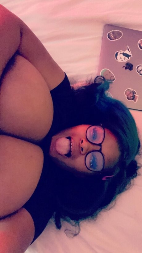 moodybb exclusive model pic