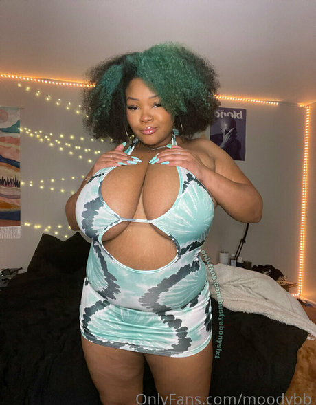 moodybb exclusive model photos