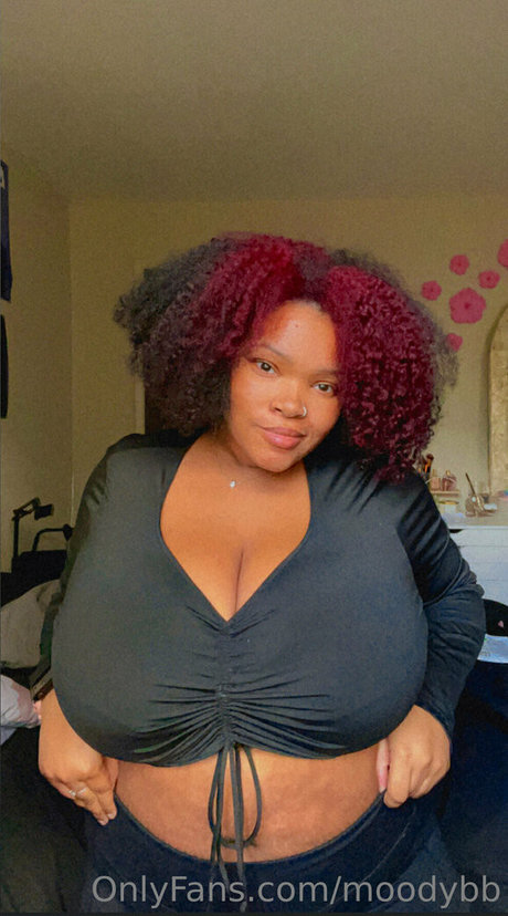 moodybb hot model pics