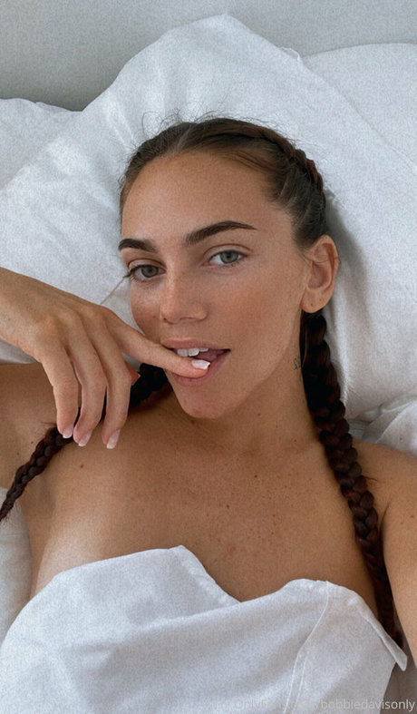 bobbiedavisonly sexy actress image