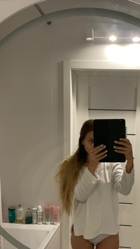 Mihalina Novakovskaya erotic model img