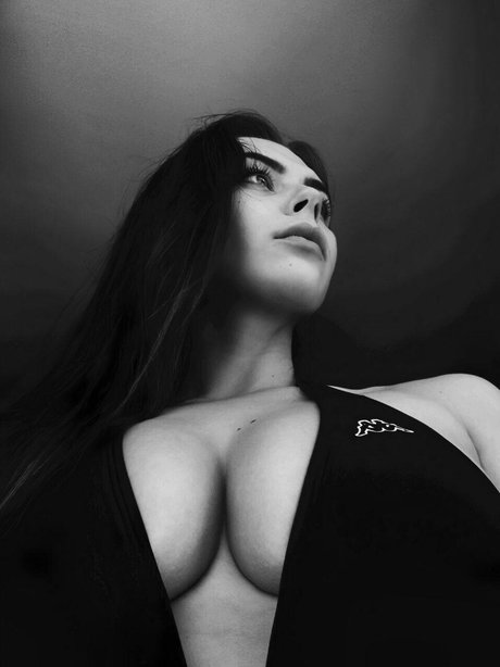 Mihalina Novakovskaya pornstar pretty pic