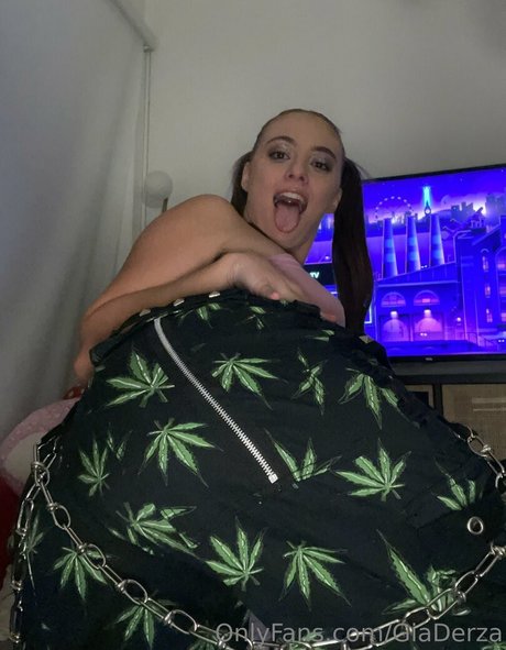 giaderza art actress picture