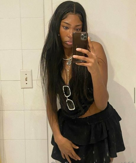 meruhart666 model exclusive photos