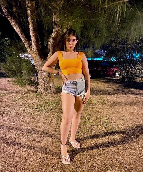 feehsantuuhs hot model img