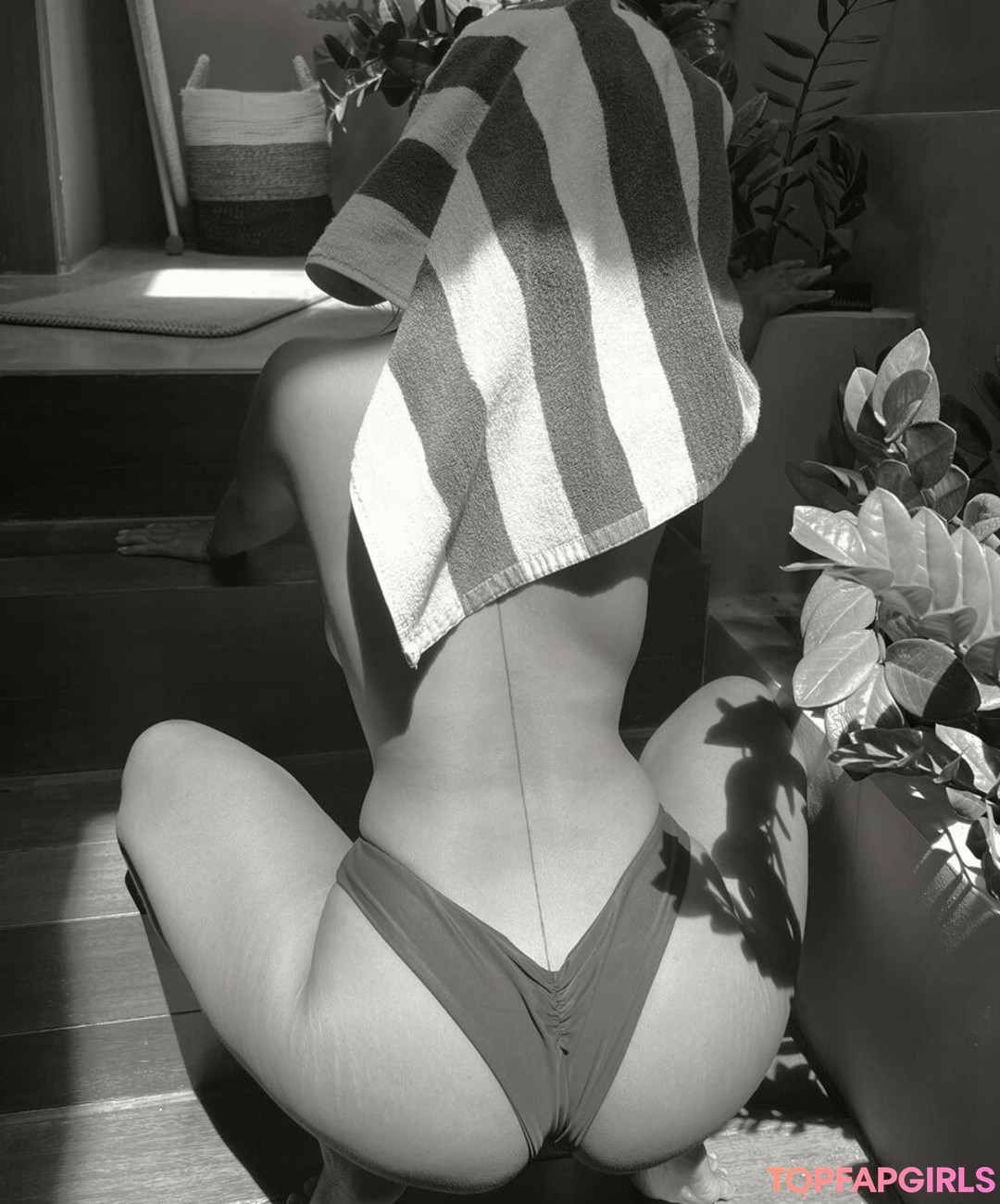 Leahooo nude star pictures