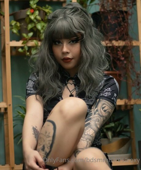 bdsmmistressroxy sexy model pics