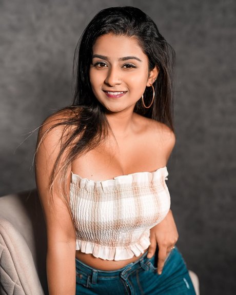 Suhana Khan star adult images