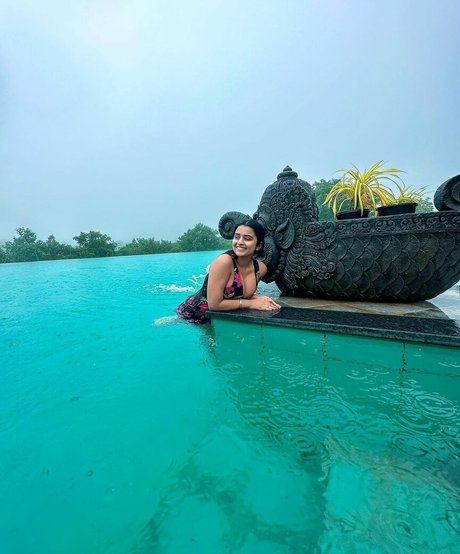 Suhana Khan model hot picture