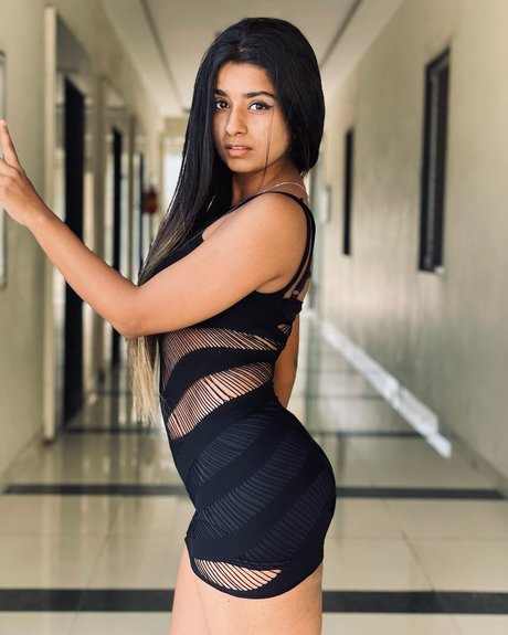 Suhana Khan star free image