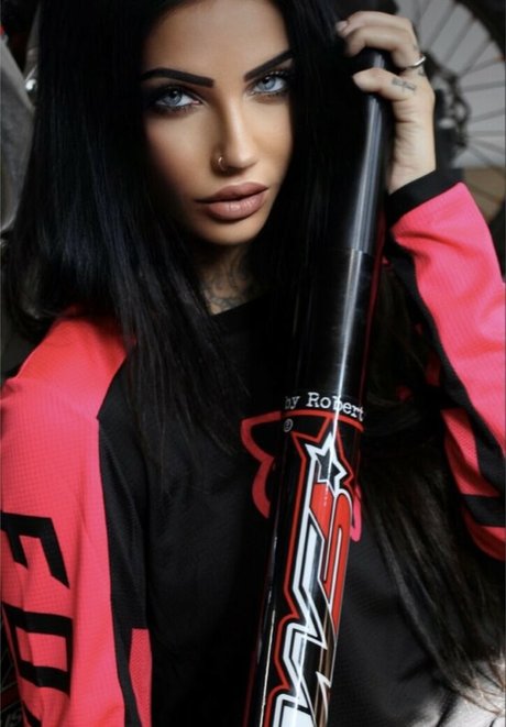 Chloy Hevans art actress images