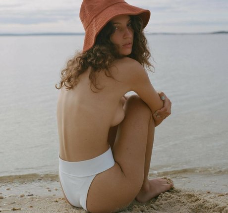 Ava Pearlman pornstar nude pictures