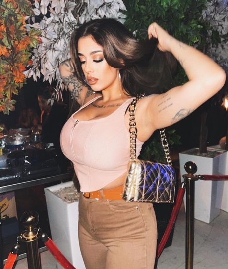 May Bakshi sexy star picture