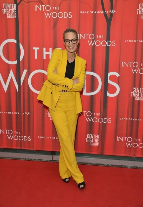 Jeri Ryan model art image